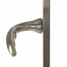 Poignée de porte chambon sans trou de clé.