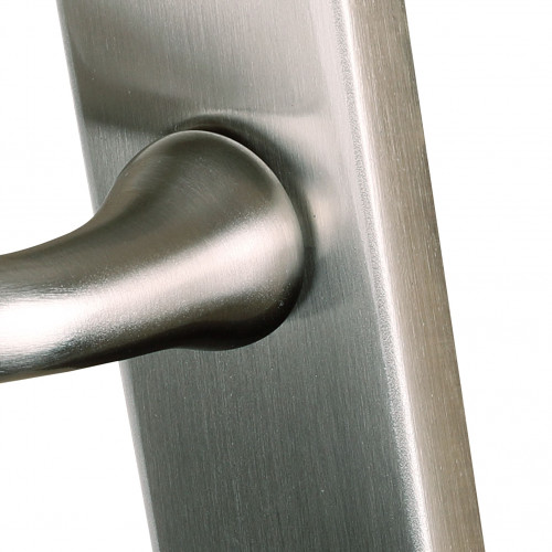 Poignée de porte chambon sans trou de clé.