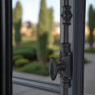 Fausse crémone à bouton ovale pour fenêtre NOCTU, fer noir