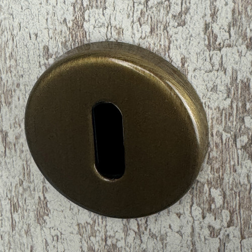 ROSACE RONDE EN LAITON PATINE CLE