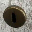 ROSACE RONDE EN LAITON PATINE CLE