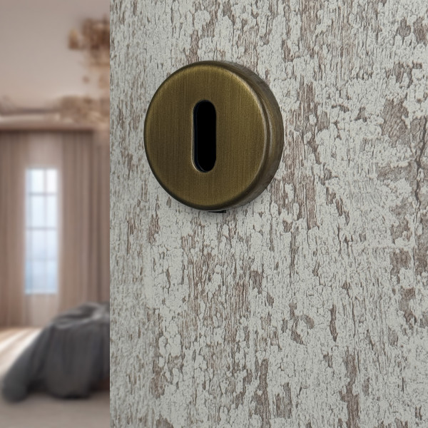 ROSACE RONDE EN LAITON PATINE CLE