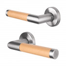 2 poignées de porte sur rosace ronde PRETTY, Inox satiné béquille bois brut FSC