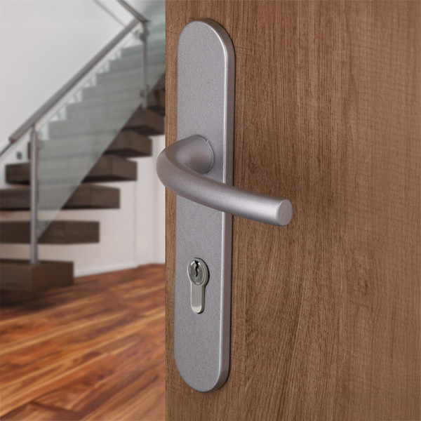 2 poignées de porte à cylindre ZÉNIA, Aluminium argent entraxe 195 mm - Mise en situation