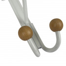 Porte-manteau mural LEO, Plaque en métal blanc, 3 têtes en bois brut