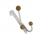 Porte-manteau mural LEO, Plaque en métal blanc, 3 têtes en bois brut