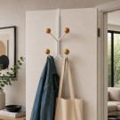 Porte-manteau mural LEO, Plaque en métal blanc, 4 têtes en bois brut