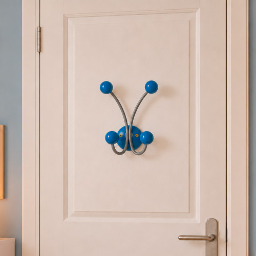 Porte-manteau mural JUNIOR, Plaque en bois bleu et fer gris, 4 têtes en bois peint