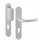 Angle 2 : 1 côté palière réversible sur plaque modèle Zenia Aluminium anodisé  F1 Argent, 1 côté pour porte intérieur