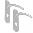 Angle 4 : ensemble zenia argent pour porte d'entrée, côté extérieur vis non apparentes, côté intérieur vis non apparentes