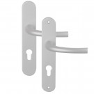 Angle 3 : ensemble zenia argent pour porte d'entrée, côté extérieur vis non apparentes, côté intérieur vis non apparentes