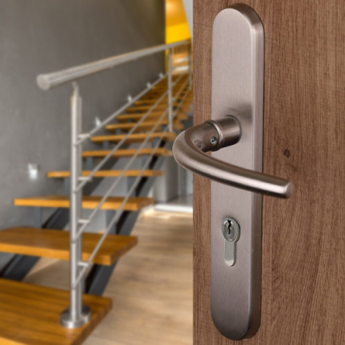 Poignée Vega pour porte d'entrée extérieure à réhausse sur plaque à vis non apparentes en laiton Nickel Mat, entraxe 195 mm