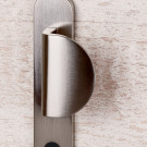 1 côté palière réversible sur plaque à vis non apparentes, 1 côté pour porte intérieur en Zamak Nickel Mat, Magali