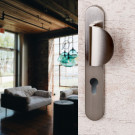 1 côté palière réversible sur plaque à vis non apparentes, 1 côté pour porte intérieur en Zamak Nickel Mat, Magali