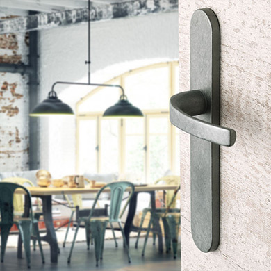 Poignée de porte métal brut industriel GALVA